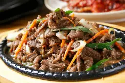 Wołowina po koreańsku: Pyszny przepis na bulgogi, który zachwyci