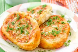 Jak zrobić placki z gotowanych ziemniaków - proste i smaczne przepisy