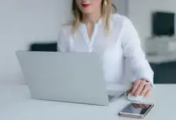 Jak poznać dziewczyny przez internet: 7 skutecznych sposobów