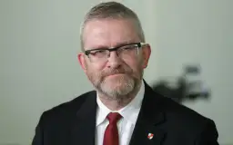 Kto to jest Grzegorz Braun? Kontrowersje i osiągnięcia polityka