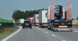 Kiedy zakazy dla ciężarówek? Sprawdź, aby uniknąć kar i problemów