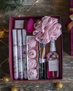 Najlepsze pomysły na prezent dla mamy pod choinkę, które ją zachwycą