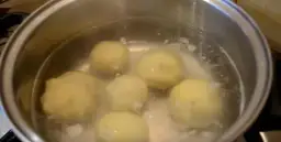 Jak gotować pyzy mrożone, aby były idealnie miękkie i smaczne