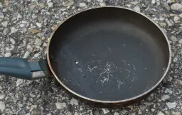 Jak odnowić patelnię teflonową i przywrócić jej idealny stan