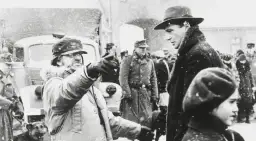 Steven Spielberg jako reżyser Listy Schindlera - jego wpływ na film