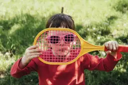 Angażujące pomysły na prezenty tenisowe, aby zachęcić dzieci do pasji do tego sportu