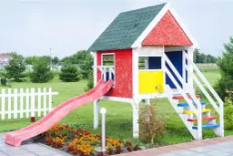 Jak zrobić schody do domku dla dzieci - bezpieczne i proste kroki