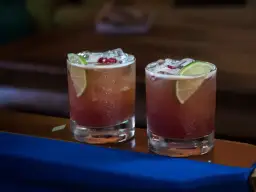 Pyszne drinki z sokiem z granatu, które zachwycą Twoich gości