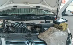 Jak sprawdzić kod silnika: 5 skutecznych metod dla kierowców