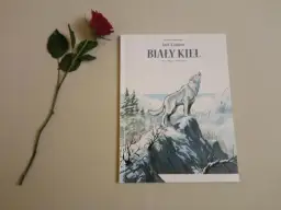 Recenzja książki Biały Kieł – odkryj głębię relacji człowieka z wilkiem