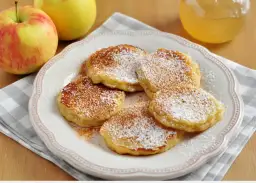 Fit racuchy z jabłkami: Puchate i aromatyczne placki