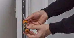 Jak wymienić wkładkę w drzwiach i uniknąć problemów z zamkiem