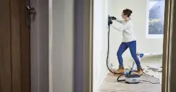 Jak usunąć tapetę flizelinową bez stresu i zbędnych problemów