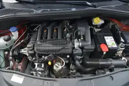 Jaki silnik wybrać do Peugeota 2008? Kompleksowe porównanie jednostek