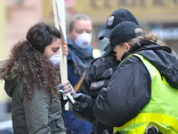 Kiedy policja może spisać twoje dane? Poznaj swoje prawa w tej sytuacji
