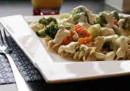 Jak podgrzać makaron z sosem: 5 sprawdzonych metod bez wysuszenia