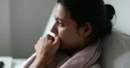 Czy jedzenie paznokci jest szkodliwe? Odkryj niebezpieczeństwa zdrowotne