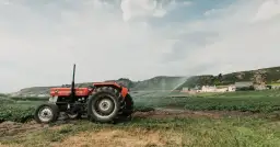 Nowoczesne maszyny rolnicze: Co warto wiedzieć o najnowszych ofertach?