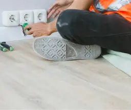 Jak podłączyć gniazdko z bolcem bezpiecznie i bez błędów