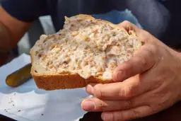 Jakie przyprawy do smalcu ze skwarkami, aby wzbogacić smak?