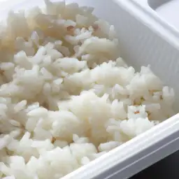Prosty sposób na idealny ryż w mikrofali bez kluchowania i zalewania