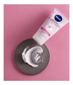 Najlepsze kremy na suchą cerę z wypryskami - skuteczna pielęgnacja