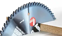 Quelle lame de scie circulaire pour couper du mélaminé sans éclats ?