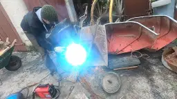 Jak zrobić taczki - proste i tanie sposoby na własne taczki