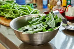 Ile kalorii ma zupa szczawiowa? Zaskakujące wartości kaloryczne!