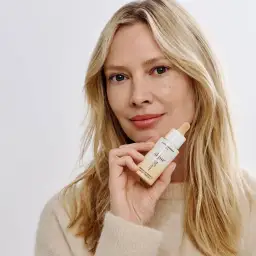 Słońce i skóra – kiedy przyjemność przeradza się w zagrożenie