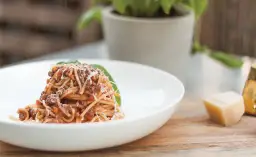 Spaghetti bolognese włoskie – odkryj prawdziwe włoskie smaki