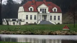 Dworek Sikorskiego w Chobielinie - historia, architektura i zwiedzanie