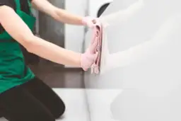 Czym myć płytki po remoncie, aby uniknąć trudnych plam?