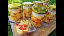 Jak zrobić sałatkę z cukinii? Proste przepisy, które zachwycą smakami