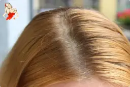 Jak przestać farbować włosy i odzyskać naturalny kolor bez stresu