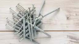 Jak zamontować kołek rozporowy, aby uniknąć najczęstszych błędów