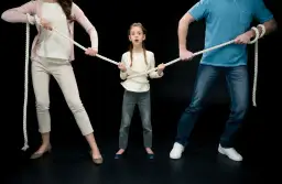 Czy sąd może zmusić dziecko do kontaktów z ojcem? Prawa dziecka w sądzie