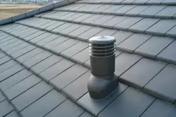 Installation de sortie VMC en toiture : évitez humidité et moisissures