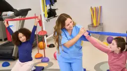 Kursy z fizjoterapii pediatrycznej – jak wybrać poziom i specjalizację?