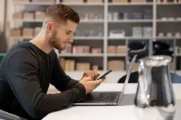 Między pracą a odpoczynkiem – nowe sposoby na szybki reset online