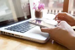 Zwrot w stronę wyspecjalizowanych hubów płatniczych w erze cyfrowej – portfel PlayID