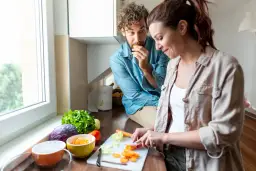 Szybka kuchnia na redukcji - jak gotować w 15 minut i nie wpaść w „pustą” kaloryczność