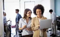 Marketing naukowy: jak uczelnie budują swój wizerunek w przestrzeni cyfrowej