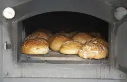 Jak zbudować ogrodowy piec chlebowy: praktyczna instrukcja dla początkujących