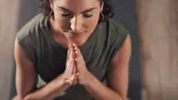 Co znaczy namaste w jodze? Odkryj jego głębokie znaczenie i symbolikę