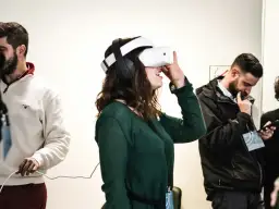 Jak działa VR? Zrozum mechanizmy wirtualnej rzeczywistości i jej zastosowania