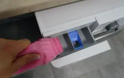 Ile dać proszku do prania, aby uniknąć zniszczenia ubrań?