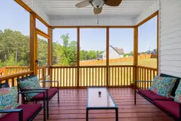 Lakier czy olej: Czym zabezpieczyć drewniany taras?