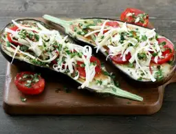 Jak przyrządzić bakłażana na patelni, by uniknąć twardości i goryczy