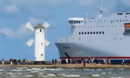 Ile aut zabiera prom w Świnoujściu? Zaskakujące pojemności i fakty
